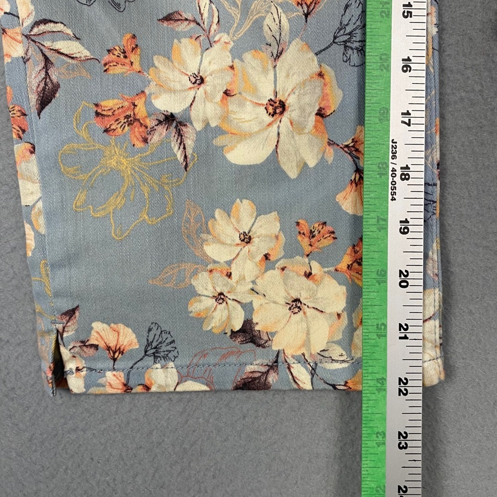 NINE WEST Chrystie‎ Capri Jeans Women's Floral Dogwood Print Blue Size 12 - Picture 11 of 12